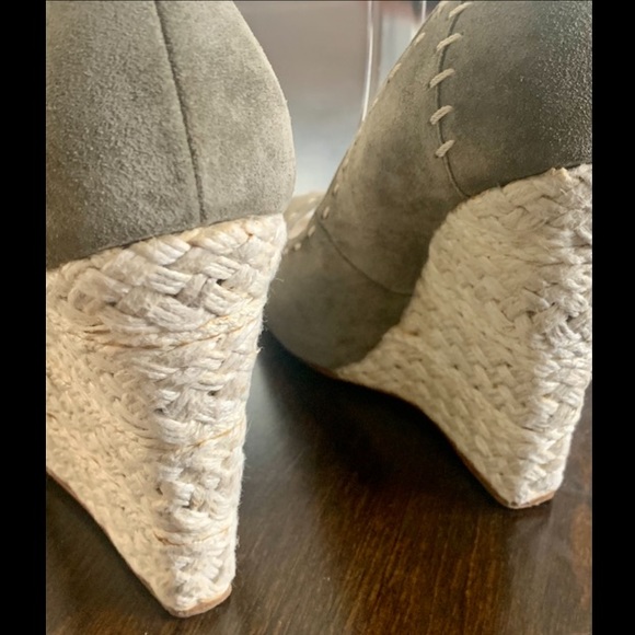 💫HP‼️💫 GIUSEPPE ZANOTTI Wedges in Grayish-Sage Color, Size 38.5 (US 8.5) - Picture 9 of 11